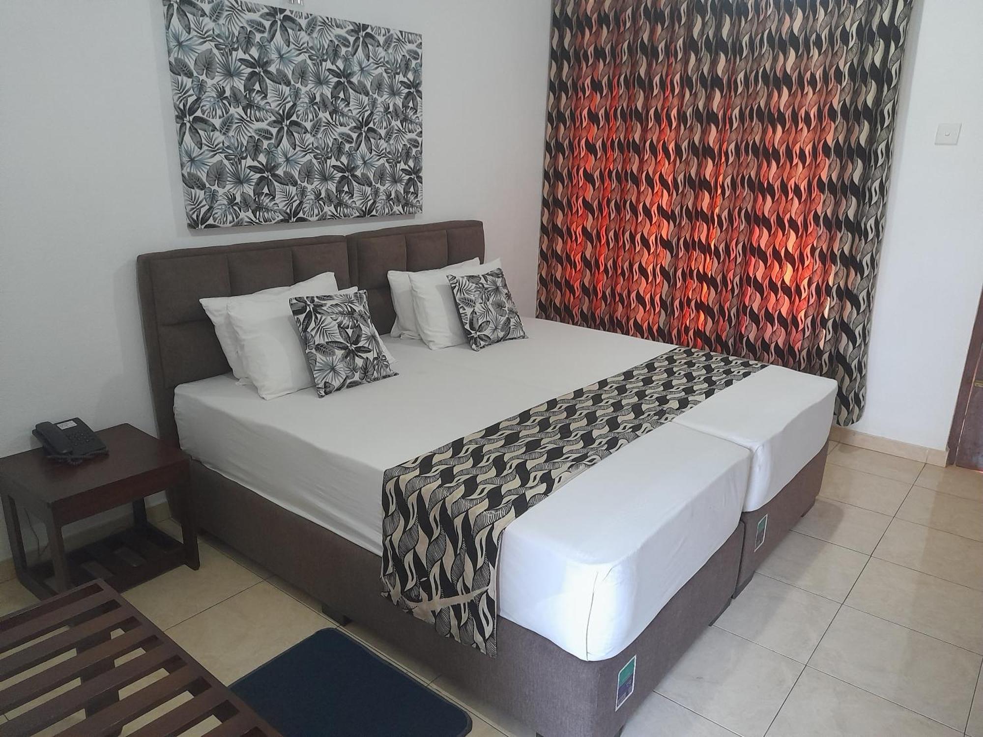 Larn'S Villa Hotel & Apartment Wadduwa Exterior photo