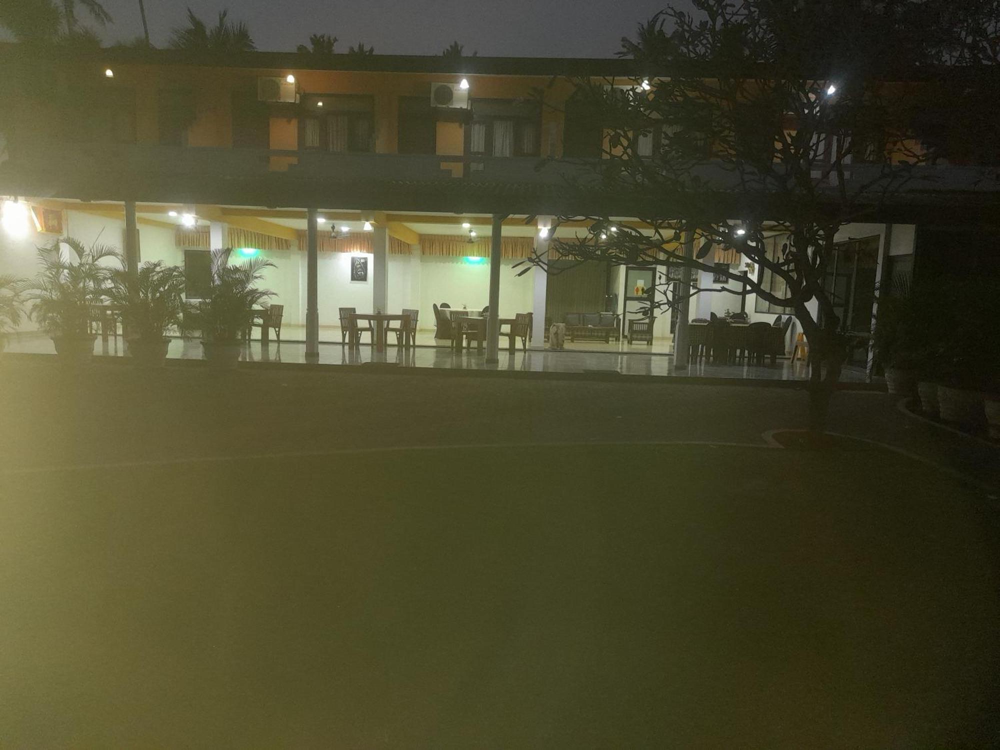 Larn'S Villa Hotel & Apartment Wadduwa Exterior photo