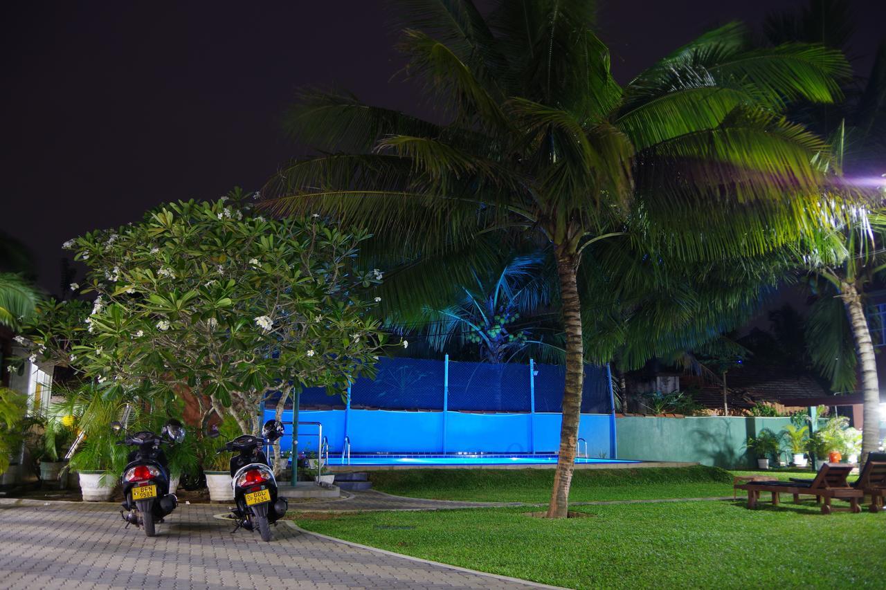 Larn'S Villa Hotel & Apartment Wadduwa Exterior photo